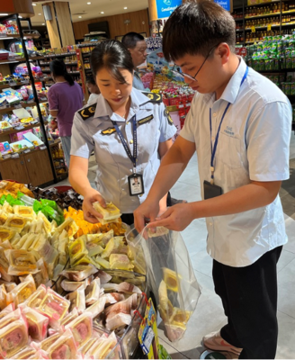 廣西興安縣市場(chǎng)監(jiān)管局開展中秋月餅食品安全專項(xiàng)排查，保障節(jié)日期間食品銷售安全